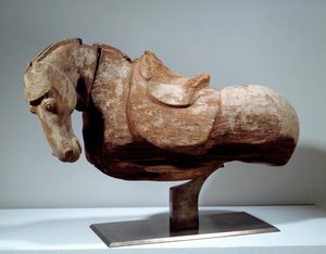 Čínské umění: Dřevěný kůň. Plastika z období Tang (618 až 907). Paříž, Musee Cernuschi.