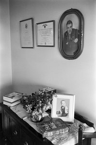 Bible, rodinné fotografie a dokumenty v domě reverenda Lincolna Reeda