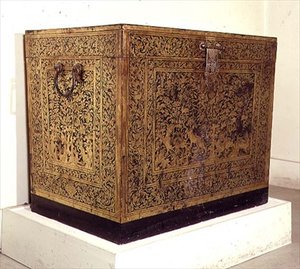 Černá lakovaná kazeta se zlaceným zdobením, možná buddhistická krabička na písma, vyrobená v Ayudhya, Thajsko od Thai School