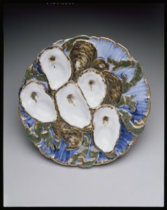 Talíř ústřice ze služby Bílého domu Rutherford B. Hayes, navržený v roce 1879 (porcelán a smalt)