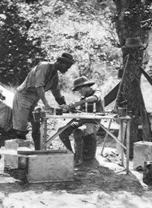 Errol Hinds a Julius Mapata, Livingstone do Broken Hill, Severní Rhodesie, 1925 1927 od Thomas A. Glover