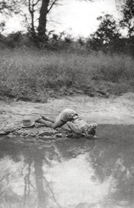Errol Hinds pití, Mongalla do Terrakekka, Súdán, 1925 1927 od Thomas A. Glover