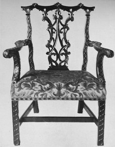 Čínské loketní křeslo Chippendale se sedákem v současné výšivce, polovina 18. století, 1928