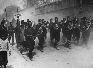 Triumfální vjezd mladých tureckých vojáků do Konstantinopole, květen 1909
