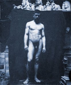 Nahý portrét Samuela Murraye v Eakinově studiu, 1890 (kyanotypie)