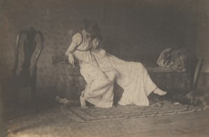 [Dvě studentky v klasickém kostýmu v Eakinsově ateliéru] od Thomas Eakins