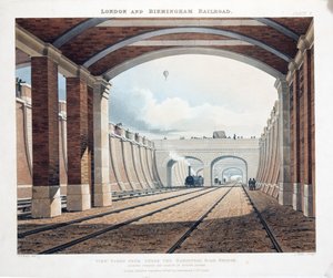 Pohled pořízený z pod mostem Hampstead Road Bridge, při pohledu směrem k nádraží na Euston Square, 1837 (ručně kolorovaná rytina) od Thomas Talbot Bury
