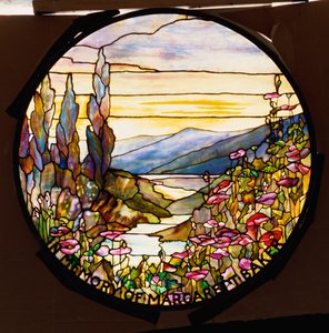 Okno se západem slunce a horami, Tiffany Studios, c.1900