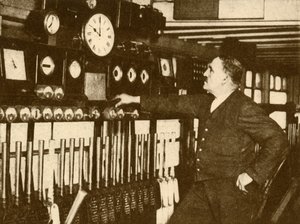 Záznam denního časového signálu na Liverpool Street Station, London and North Eastern Railway, 1930.