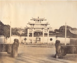 Triumphal Arche, Foochow, ca. 1869. od Tung Hing.