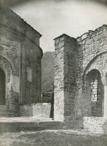 Opatství San Pietro al Monte, Civate, Lombardie, Itálie, fotografie Ugo Monneret de Villard, kolem roku 1910