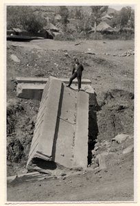 Fragment stély, Axum, Etiopie, fotografie Ugo Monneret de Villard od Ugo Monneret de Villard