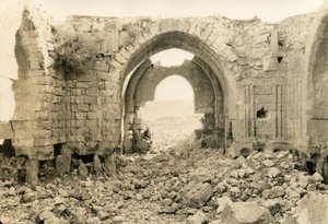 Interiér byzantské baziliky, Ammán, Jordánsko, fotografie Ugo Monneret de Villard, kolem roku 1920 od Ugo Monneret de Villard