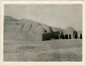 Klášter svatých Theodora a Akladia, Medinet Habu, Egypt, fotografie Ugo Monneret de Villard od Ugo Monneret de Villard