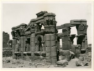 Římský kiosek, Naqa, Súdán, fotografie Ugo Monneret de Villard od Ugo Monneret de Villard