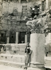 Nymfeum, řecko-římské město Gerasa (dnes Jerash), fotografie Ugo Monneret de Villard, asi 1930 od Ugo Monneret de Villard