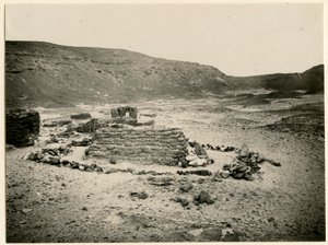 Hrobka na jižní nekropoli, Qasr Ibrim, Egypt, fotografie Ugo Monneret de Villard od Ugo Monneret de Villard