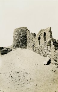 Věž kláštera svatého Simeona, Asuán, Egypt, fotografie Ugo Monneret de Villard od Ugo Monneret de Villard