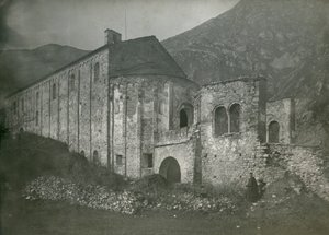 Pohled na opatství San Pietro al Monte, Civate, Lombardie, Itálie, fotografie Ugo Monneret de Villard, kolem roku 1910 od Ugo Monneret de Villard