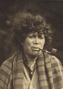 Maori Character Study, cca 1927 (stříbrný želatinový tisk) od Una Garlick