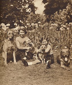 -A přátelé, princezny Elizabeth a Mary v Royal Lodge, Windsor, c1936 1937 od Unbekannt