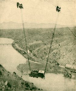 Motor dodavatelů je přehozen přes kaňon, řeka Rio Grande, Nové Mexiko, 1930. od Unbekannt