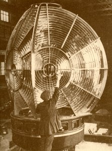 Lucerna majáku se skupinovými blikajícími čočkami, c1930. od Unbekannt