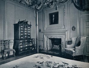 New England Chest-on-Chest s Bombe Base v jedné z ložnic paláce ve Williamsburgu, od Unbekannt