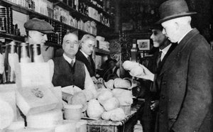 Zákazník si prohlíží haggis, Londýn, 1926-1927 od Unbekannt