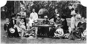 Královská rodinná párty v Osborne House, Isle of Wight, c1890-1900, 1935 od Unbekannt