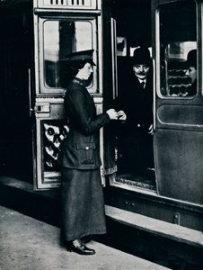 Žena inspektorka jízdenek v práci, c1914 od Unbekannt