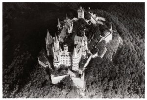 Letecký pohled na hrad Hohenzollern, Bádensko-Württembersko, Německo, ze Zeppelinu, c1931 1933 od Unbekannt