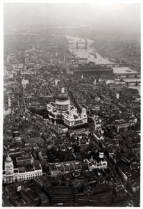 Letecký pohled na St Pauls Cathedral, Londýn, ze Zeppelin, 1931 1933 od Unbekannt