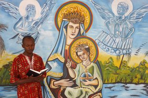 Africký muž čte bibli, Togo Ville, Togo od Unbekannt