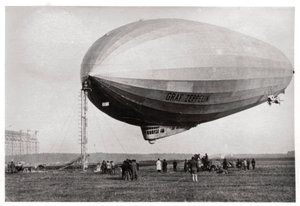 Vzducholoď LZ127 Graf Zeppelin kotvící v Loewental, Německo, 1933 od Unbekannt