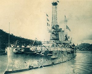 Americká bitevní loď Missouri proplouvá panamským průplavem od Unbekannt
