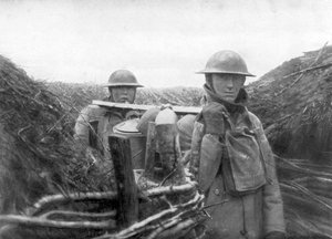 Američtí vojáci na frontě dodávající polévku svým kamarádům, 1917-1918 od Unbekannt
