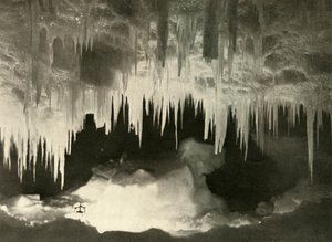 Ledová jeskyně v zimě, c1908, 1909. od Unbekannt