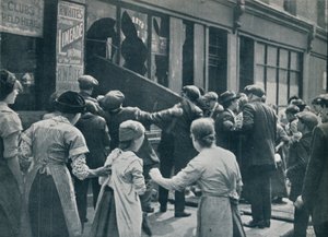 Protiněmecké nepokoje v Londýně: Dav vrážející do výloh německého obchodu, c1914 od Unbekannt