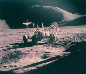 Astronaut Apolla 15 James Irwin s Lunar Rover, srpen 1971 od Unbekannt