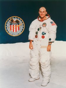 Astronaut Apolla 16 Thomas Mattingly ve skafandru, 1971 od Unbekannt