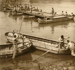 Sestavení pontonového mostu, c1914-c1918 od Unbekannt