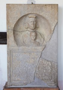 Aurelio Apio, stéla od Unbekannt