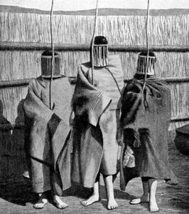 Basuto dívčí nevěsty během období zasvěcení do dospělé kmenové společnosti, Lesotho, 1922 od Unbekannt