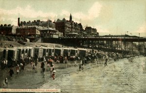Beach Showing Pier & Metropole, Brighton, konec 19. a začátek 20. století. od Unbekannt