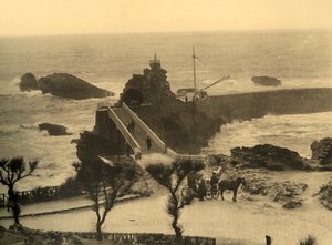 Biarritz – The Rock of the Virgin, c1930. od Unbekannt
