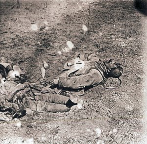 Těla mrtvých vojáků, c1914-c1918 od Unbekannt
