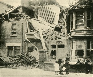 Domy poškozené bombou, Hartlepool, první světová válka, prosinec 1914, c1920. od Unbekannt