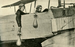 Bomb Droppers, 1914-1918, c1920. od Unbekannt