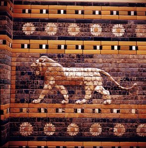 Cihlový reliéf lva na stěnách Posvátné cesty vedoucí k Ištařině bráně, Babylon, c580 př.n.l. od Unbekannt